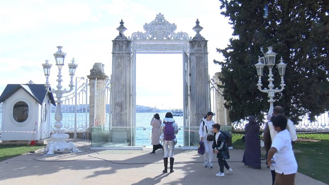 Atatürk'ün hayata gözlerini yumduğu Dolmabahçe Sarayı'ndaki odası ziyaretçilerini bekliyor 16